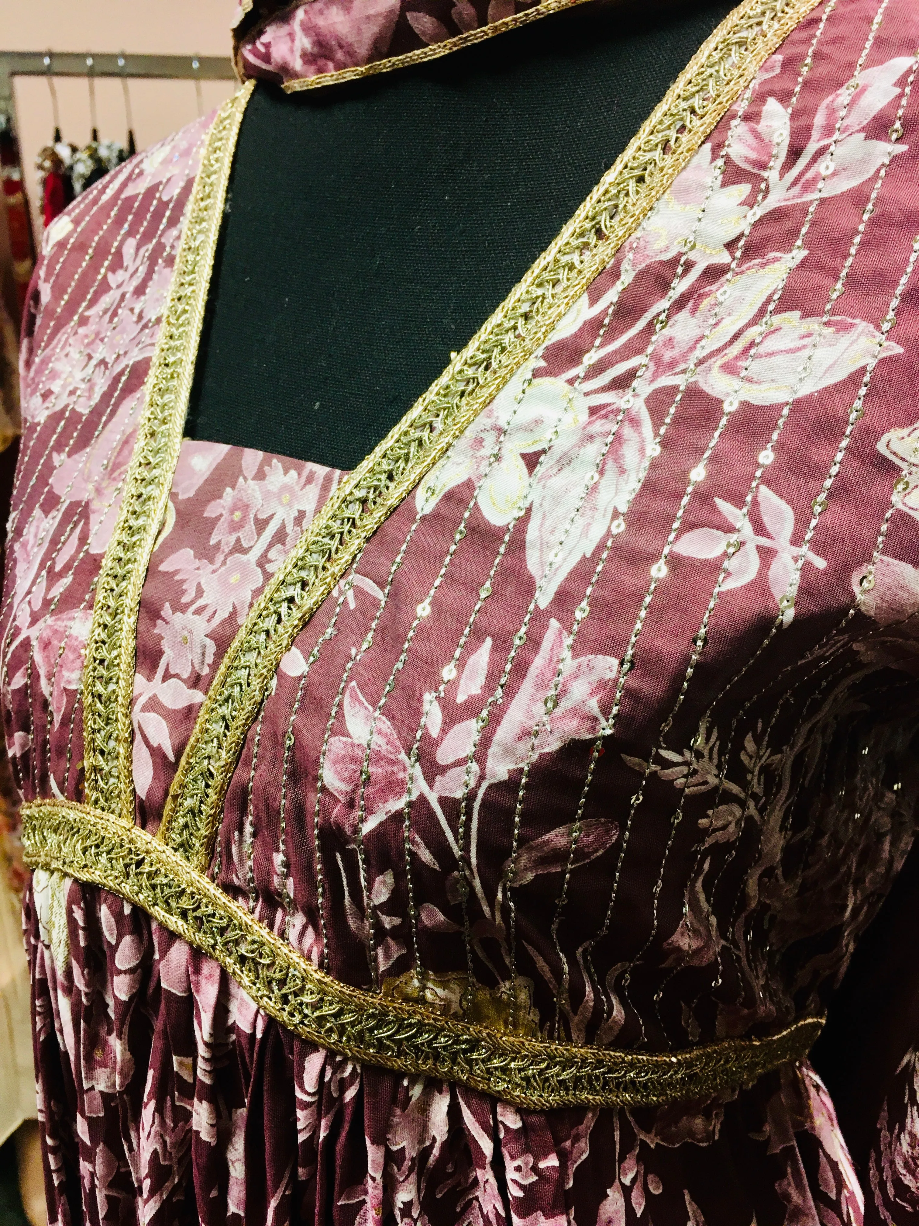RFSS1349 - Floral Print Kurta With Beautiful Neckline In Mauve . Comes With Pants And Dupatta